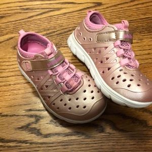 Stride Rite phibian sneaker
